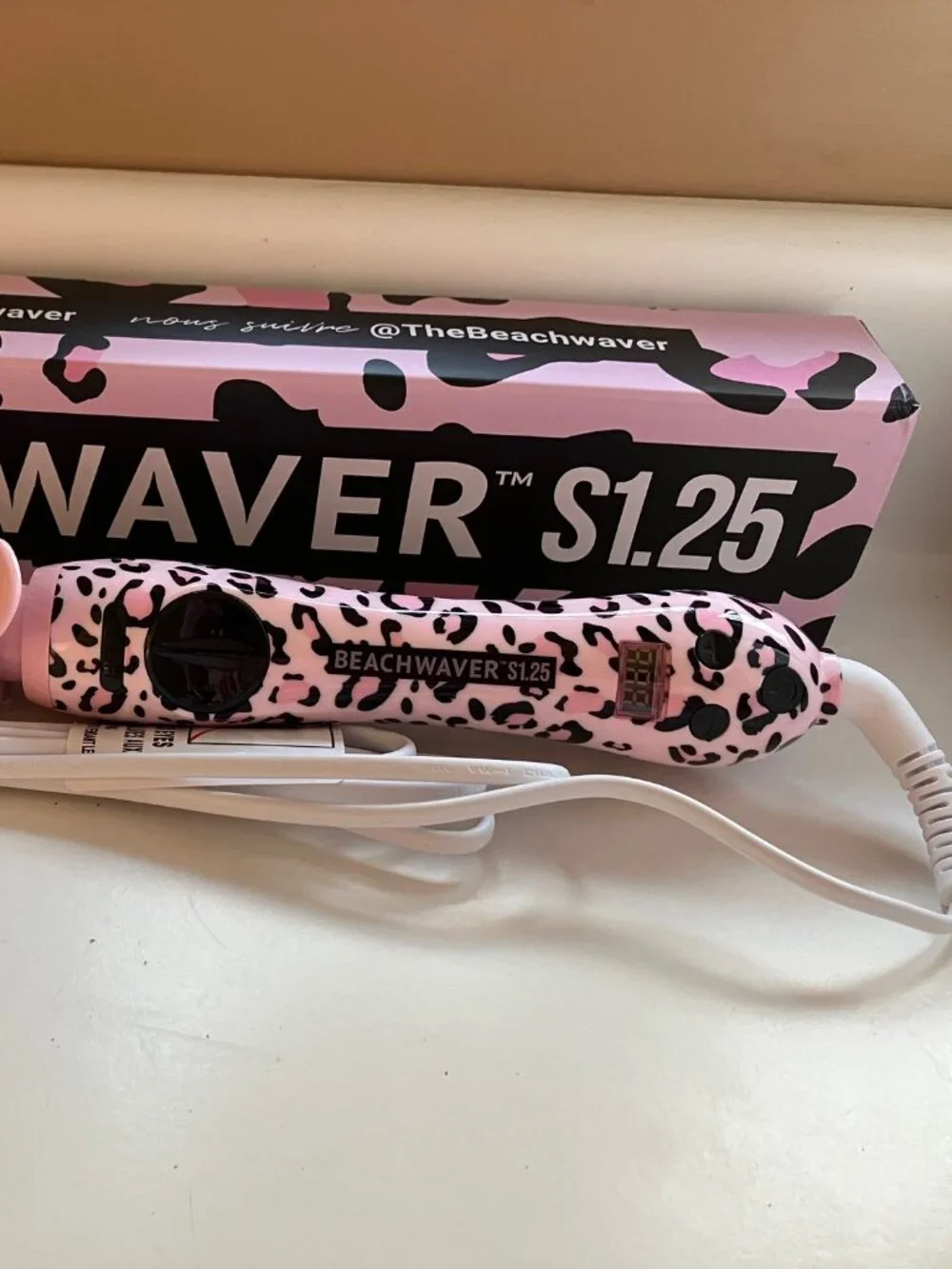NIB Beachwaver Rotating Curling Iron S 1.25 Pink/Black - Picture 2 of 4